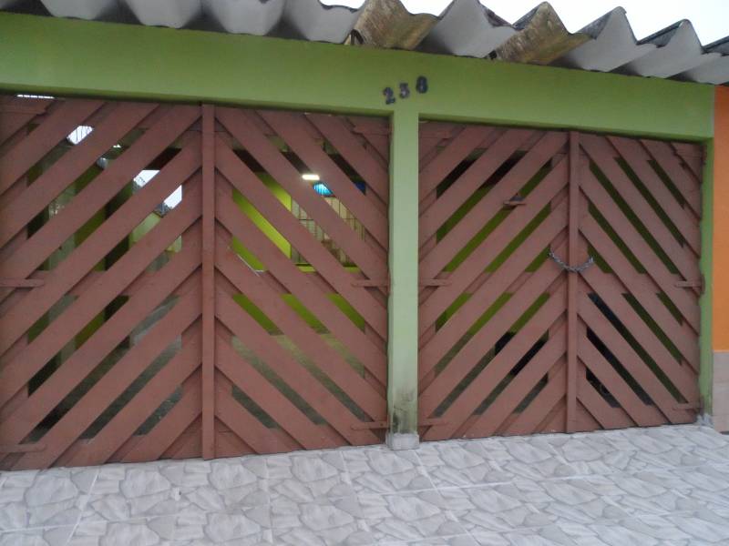 Aluga-se casa para temporada Litoral Sul- Mongaguá